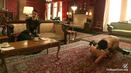 The Upper Floor by Kink: Čaj s paní Liliane Hunt