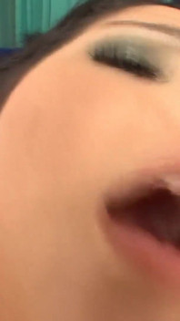 热辣的celina Cross的激烈三人行
