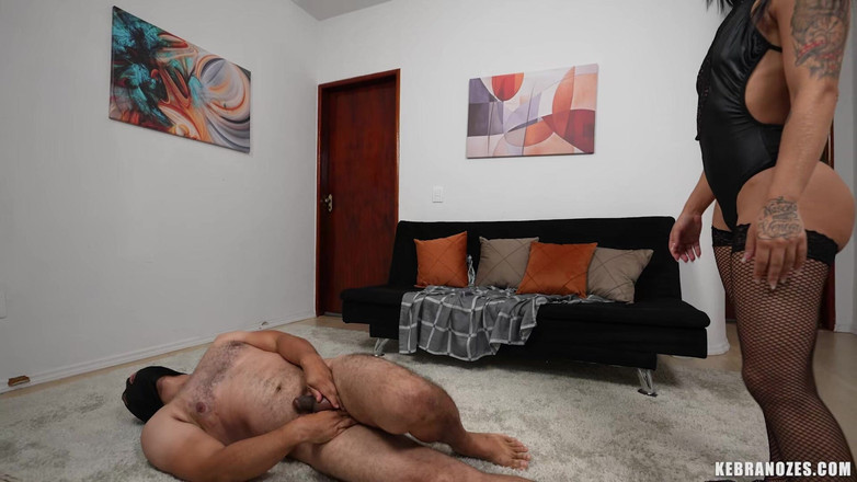 Kebranozes: 男らしさをベラ・ムニス夫人に委ねて