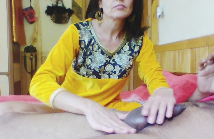 Bolly Karma: Çok seksi hatun büyük zenci yarağıyla