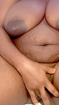 หีของฉันมีน้ํามากจนฉันควบคุมน้ําหีแตกไม่ได้