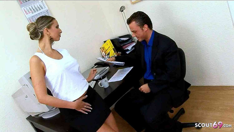 Full porn collection: Милфа секретарша отпускает стресс, поэтому босс трахает ее в офисе, чтобы чувствовать себя хорошо