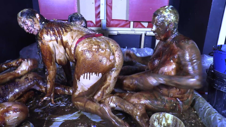 Gunked up girls: 4 chicas sploshing de comida
