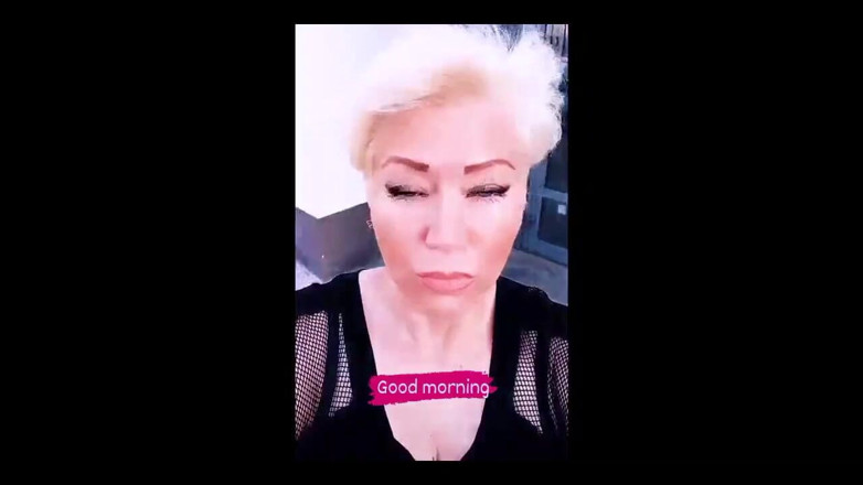 AimeeParadise: Une star du porno mouillée après un bain sans maquillage,...