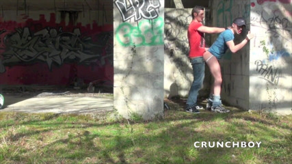 MEN BIG COCKS FUCKERS: Два сексуальных мускулистых паренька трахаются в эксгиби на улице