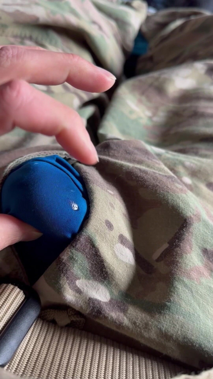 Gay Soldier Stuff: Tentara ngocok pakai celana boxer warna biru sarge-nya