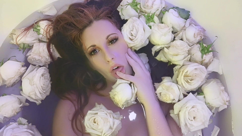 Holy_Red: Hot Play in Bathtub