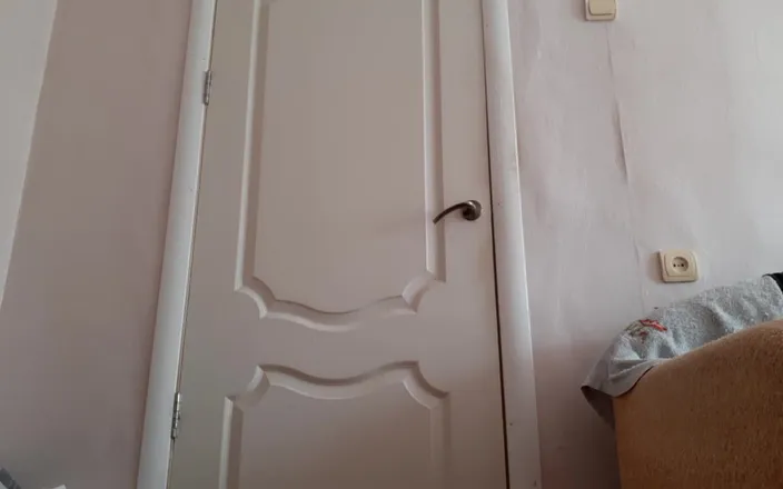 Lesbian-candys: I Masturbate My Dirty Pussy Before Taking a Bathroom