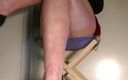 Pov legs: Tele se chvěje zepředu a tvrdé klepání na podpatku