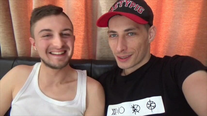 Gaybareback: Twink zonder condoom sekstape eigengemaakt