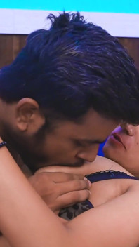 Une bhabhi desi indienne se fait presser et baiser dans un hôtel