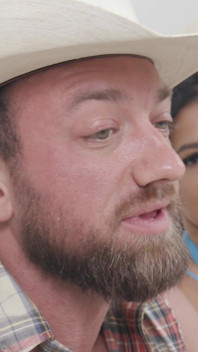 Serena Santos ile Adam X Lee'nin yer aldığı bi kovboy sikişi gör