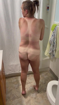 Desnudezándose y posando desnuda para ti!