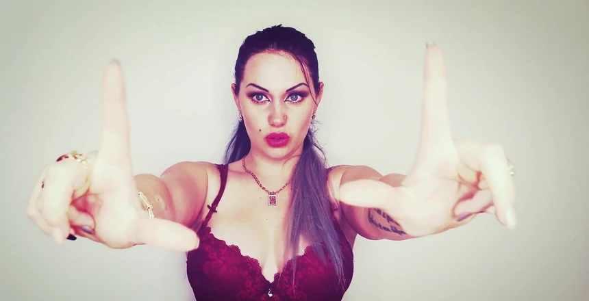 Goddess Misha Goldy: Loser Over My Lips!