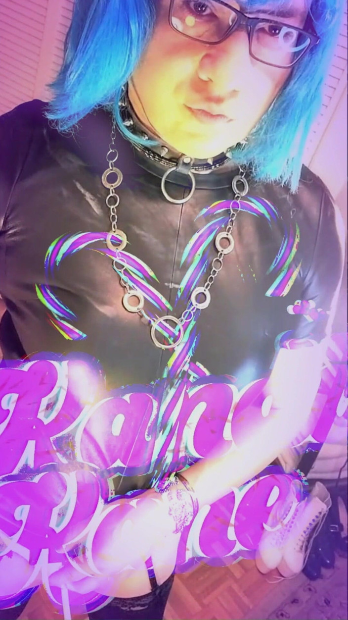 kandiKane: Banci jalang Kandi Kane deepthroat slurp &amp; hisap zakar