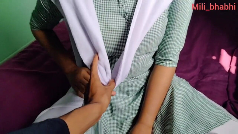 Mili bhabi: Awek sekolah desi India Mili berkongkek dengan bfnya xvideos