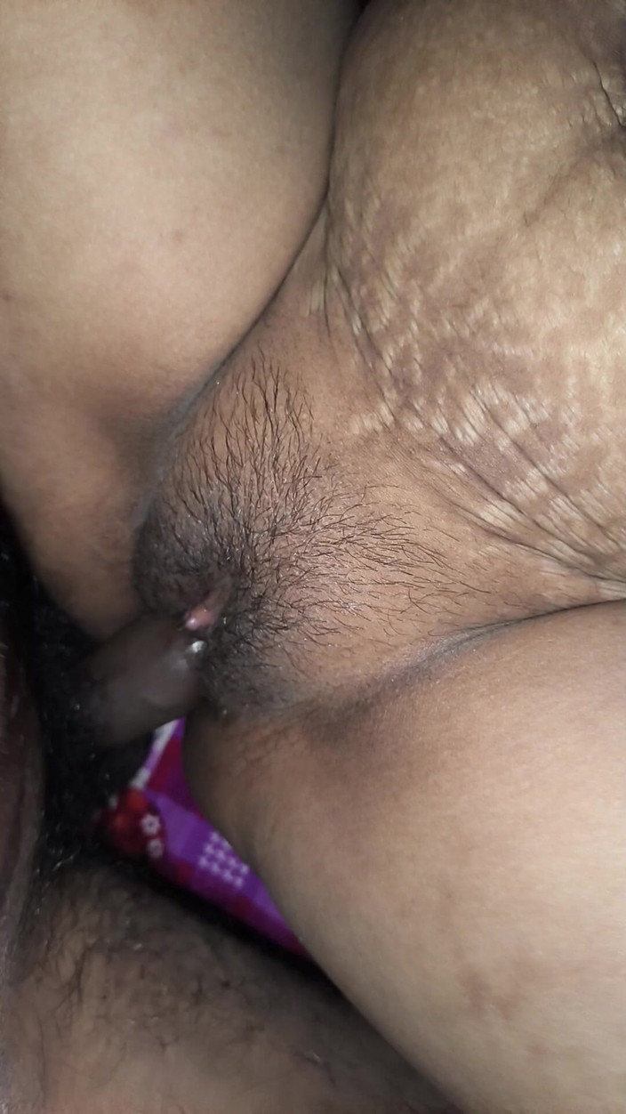 RoboticApple28: 침실에서 남편에게 따먹히는 아름다운 심란 신혼부부. 풀 힌디어 오디오