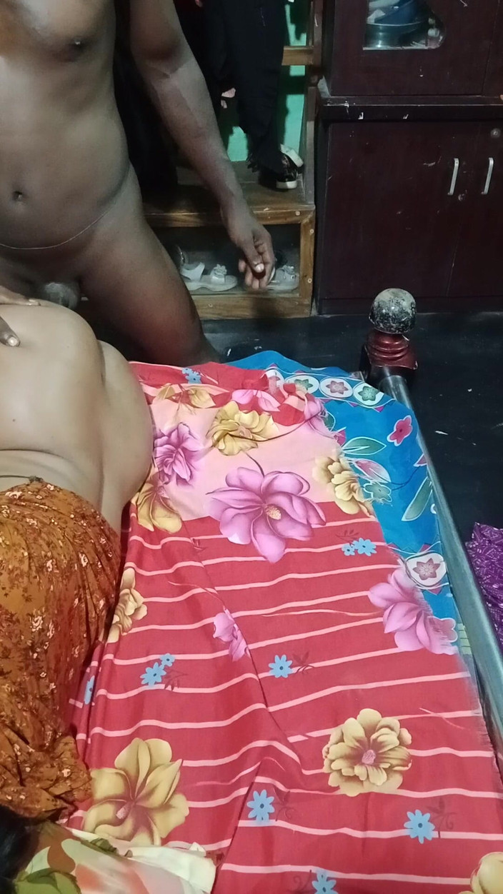 Mombd: Desi het Aunty tight fitta XXX, Desi Village Aunty Tight...