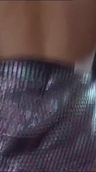 Due milf calde vengono scopate nel culo da due enormi cazzi vintage che vengono tra di loro
