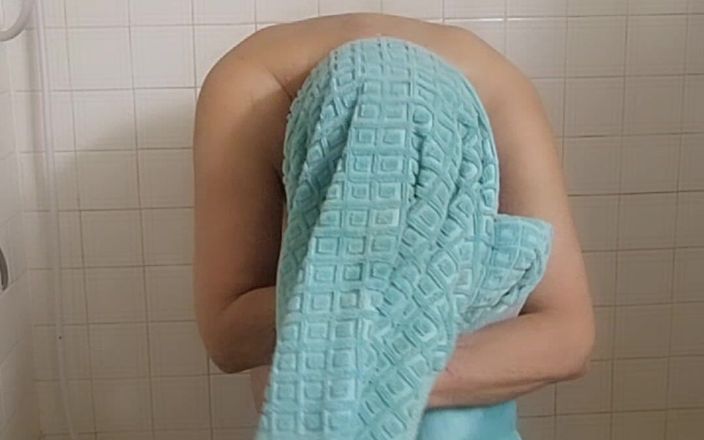Zilah Luz: 70-jarige oma neemt een douche