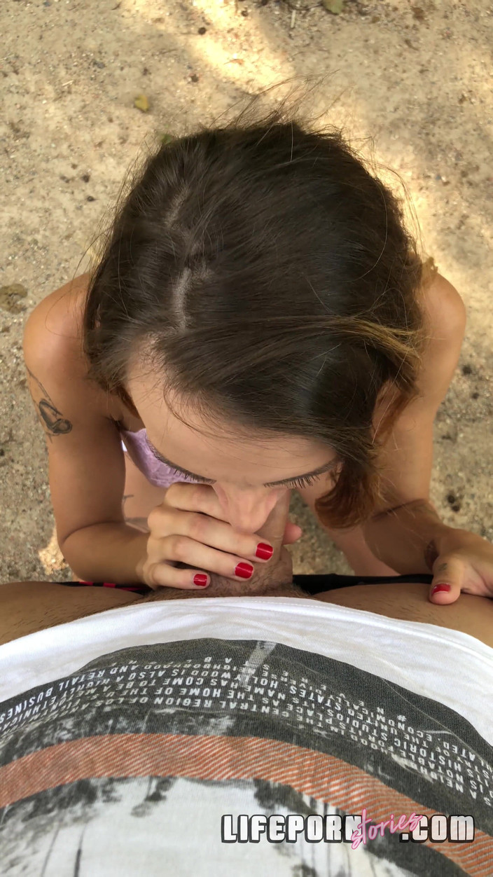 Life Porn Stories: Life Porn stories 8 - भाग 6 चूत पर चलना - आउटडोर रंडी जंगली हो जाती है