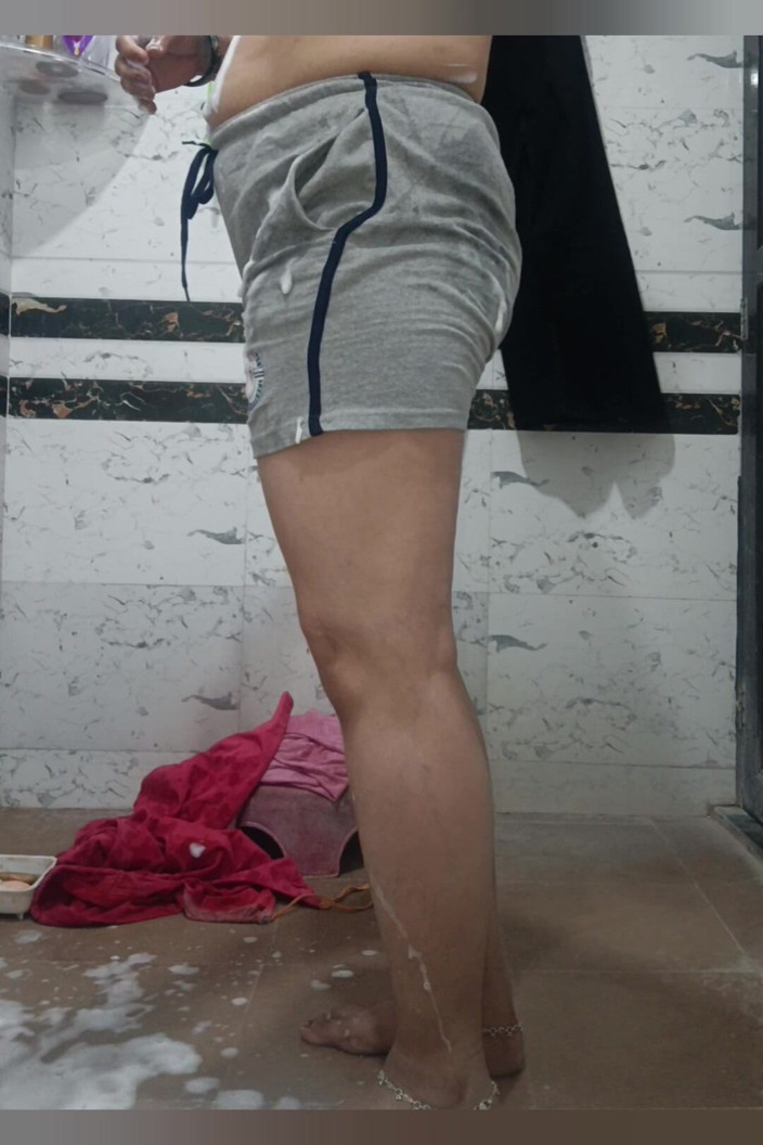 Priyahot77: Priya Bhabi Full Open Body Hot Exercise in Bathroom