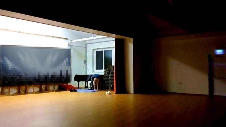 Mark Hannes: 음악홀에서 빠르게 위험한 혹 자위