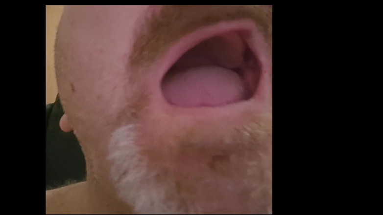 ChubbyDaddyBearLuka: Beruang Tanpa Gigi Membiarkan Kita Masuk ke Mulutnya - Fetish Mulut