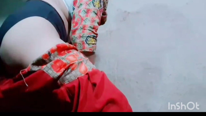 TricolorMusic3: Натискаючи груди на одяг, вона поступово стає дуже збудженою і знімає весь одяг зі свого тіла