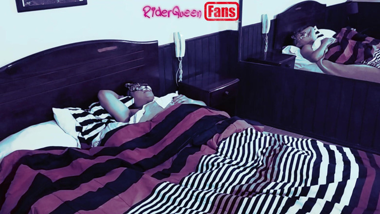 Riderqueen: Videoclip pentru fani, Secretele mamei vitrege.