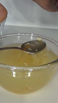 Tante Anya Pinkelt in Deine Suppe