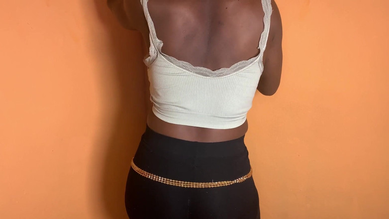 Fridayborn3: Sexy negra africana con piel de chocolate follada de pie