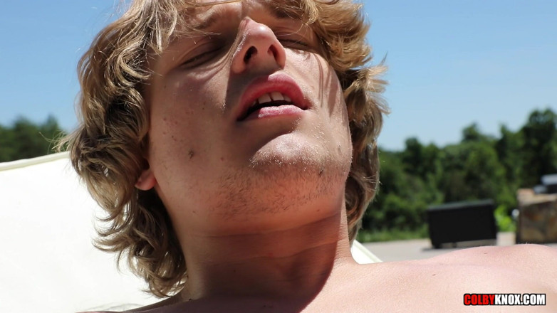 Colby Knox: Robin Moore jerks för Mickey