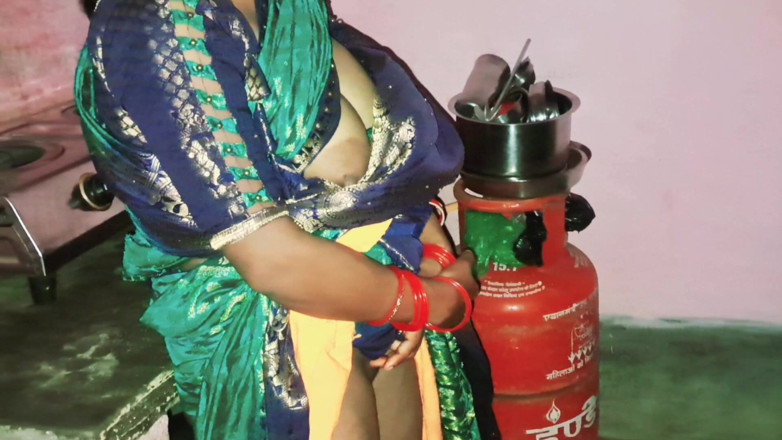 Trilokinath: Gujarati india Jasmin Mathur folla después de kuking