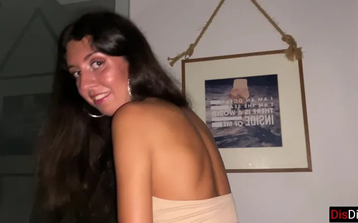 Dis Diger: Nadržená dívka souhlasila se sexem v nočním klubu na záchodě