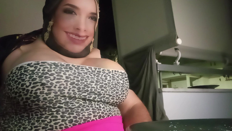 Greek cross lovers: 早上在塞夫文 O 时钟的阳台上，我的胸部溢出