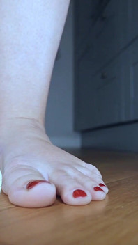 Giantess Christmas: Not Home Alone