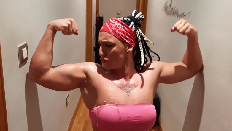 Danaxmuscles: Їсть член і яйця