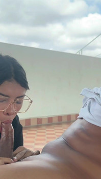 我温柔的大屁股邻居因为她的丈夫不在家而被她紧致的屁股弄得又硬又丰富。