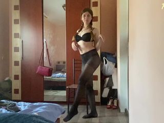 Pantyhose me porn videos: Amy experimentando meia-calça preta