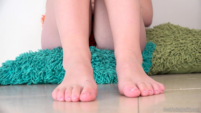 Foot Fetish Daily: Alyce Anderson पैरों की कामोत्तेजना का क्लोज अप