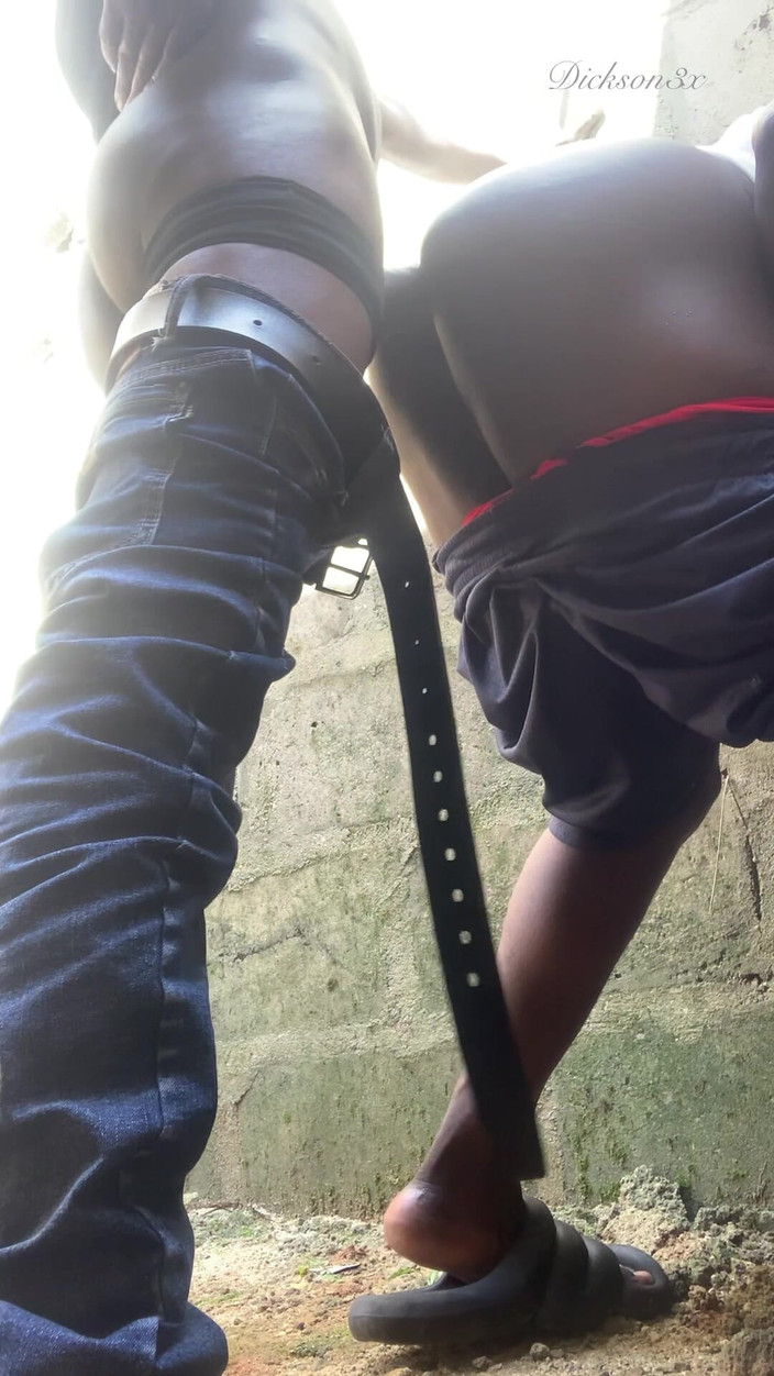 Dickass3x: 그는 자지와 투쟁으로 완성 할 수없는 건물에서 그 뚱뚱한 엉덩이를 스매싱