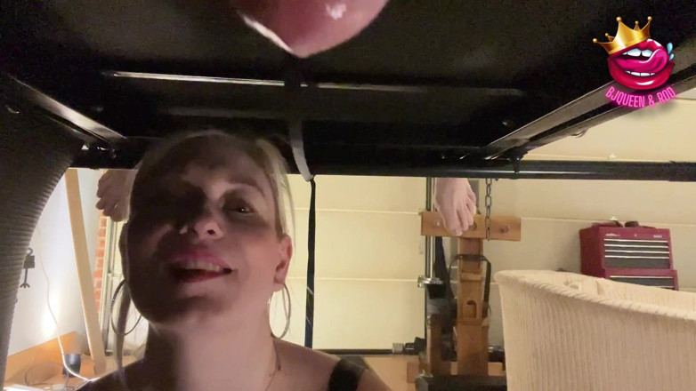 Mistress_BJQueen: Primer plano arruinado varias veces en un vaso en la...