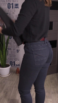 パンティラインの曲げと掃除でホットママを見ている