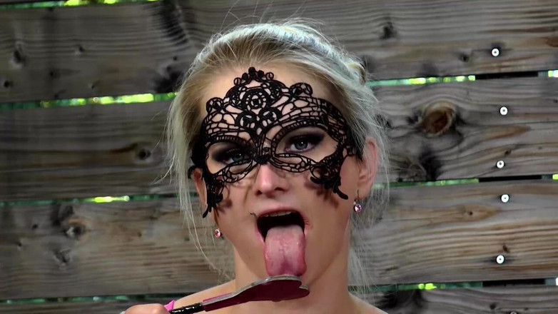 BDSM Deutschland: Dominatrix s Whip šuká muže na pohovce