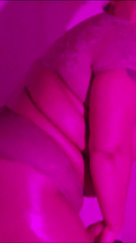 Il culetto oliato di una bbw che stuzzica