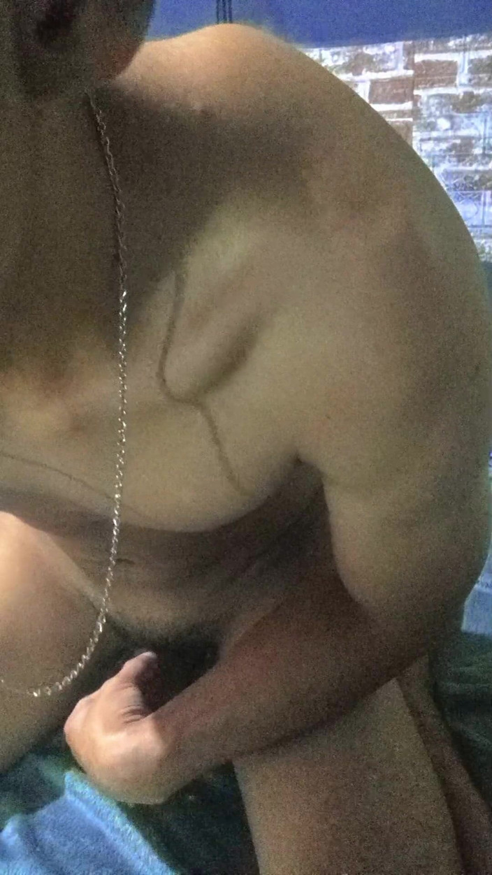 Rouge_eastson: Twink si hraje na svou hračku