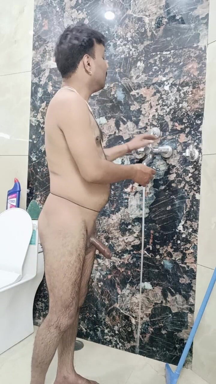 Rajasthani-old-lover: Indian desi man se bucură de duș și Masterbation Show cu...