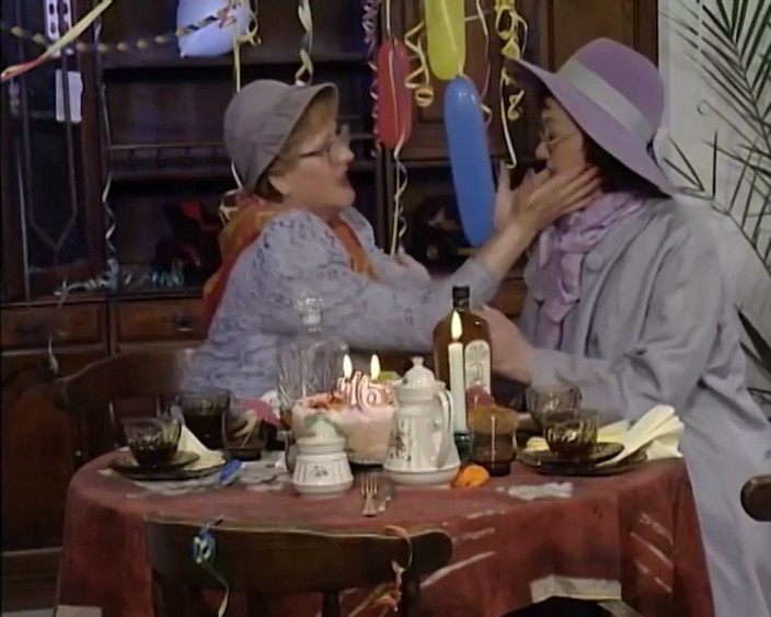 Lesbian Stories: 69 체위로 보지를 핥는 레즈 길프