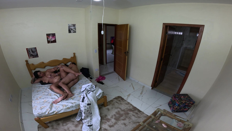 Lukas Zaad: Kamera di Hostel: Saya menangkap istri teman saya yang lain!